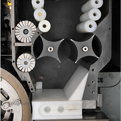 Детали бункера разбираются для облегчения чистки и обслуживания.